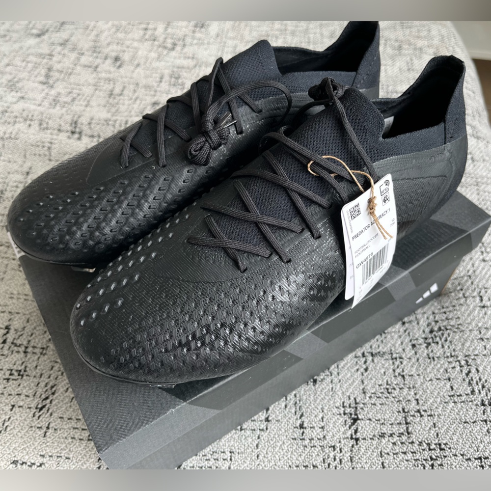 BNIB Predator Accuracy - Black size 10.5